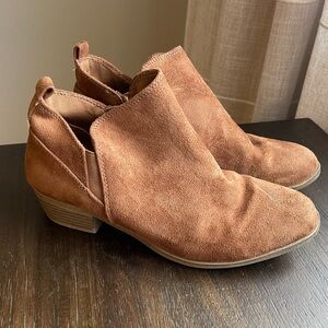 Women’s booties size 8.5